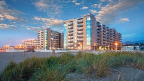 Beachfront Bliss Deluxe 3BR 2BA Condo Aug 25 - Sept 1